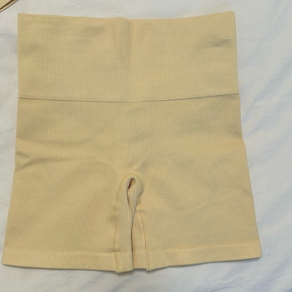 Aritzia TNA body tone bra top and shorts - Picture 2 of 6